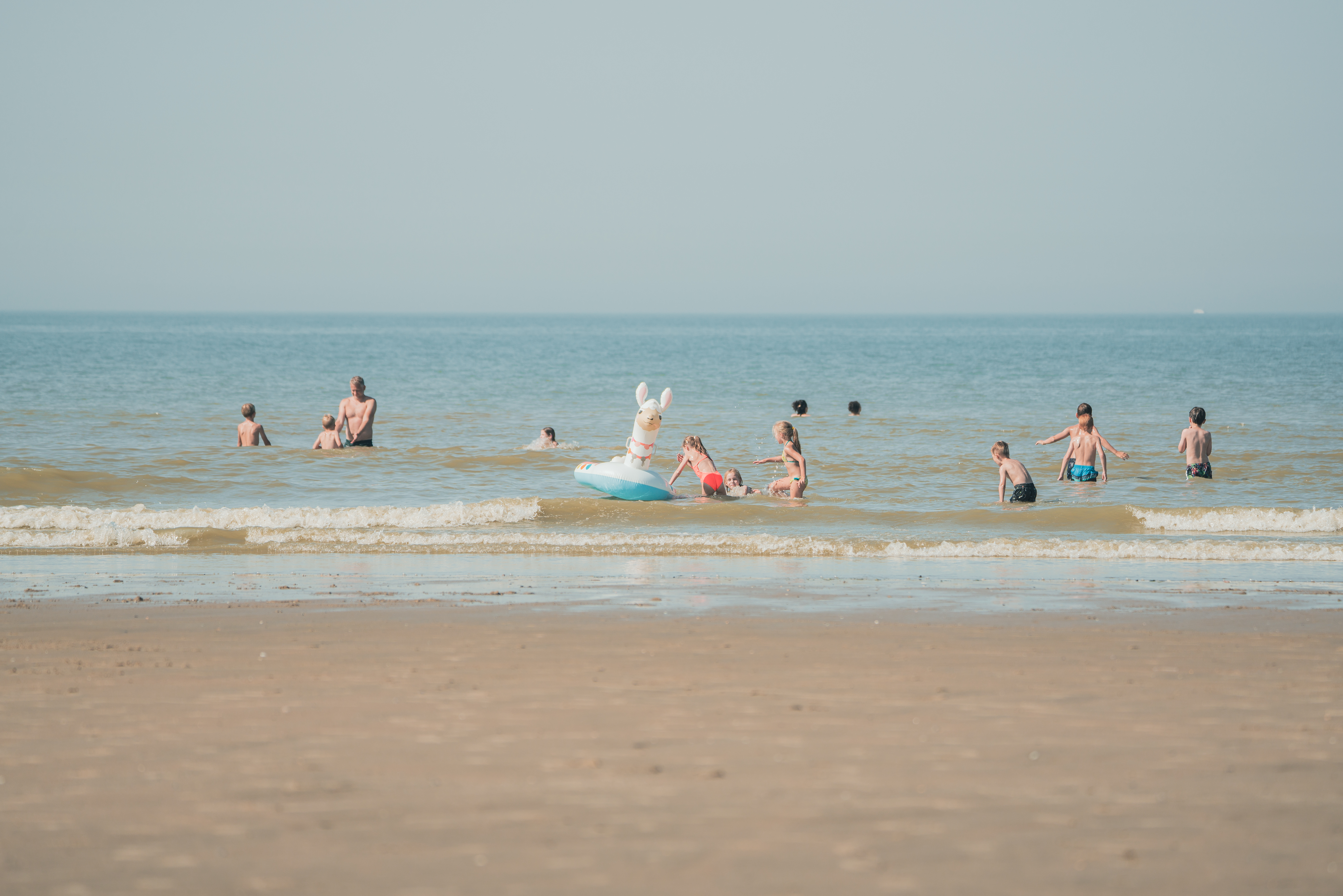 Spelen op het strand